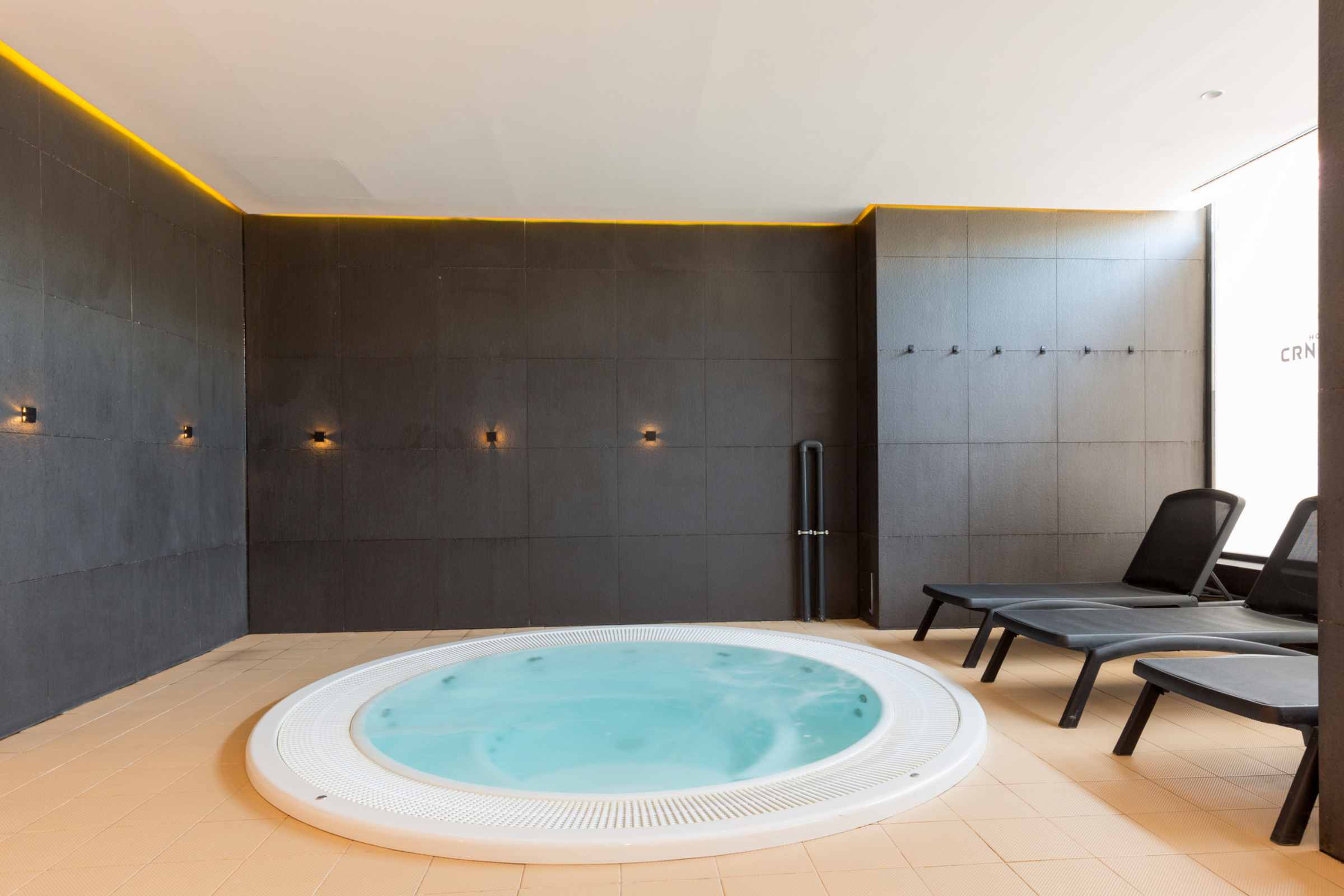 CRNI VRH Condor Travel Sport